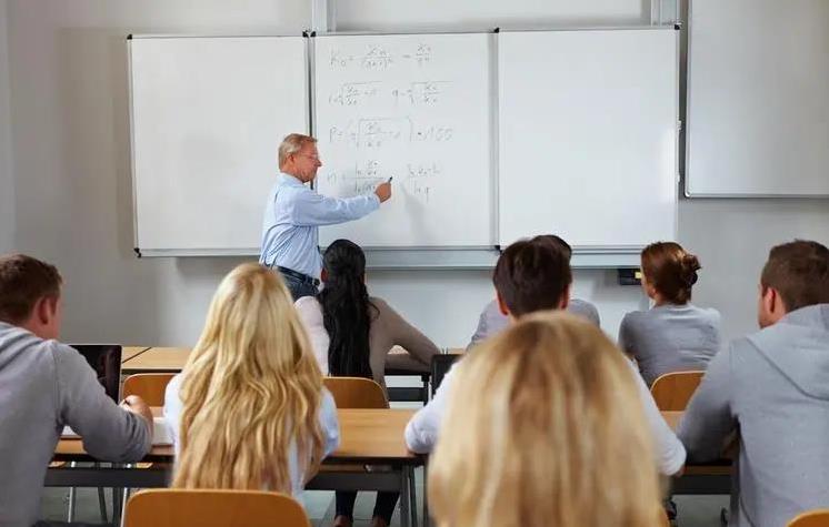 7月海馬之星來啦！看看你喜愛的老師上榜了沒？